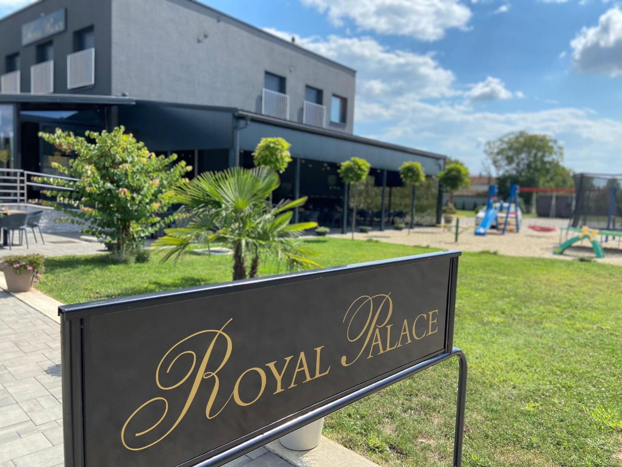 Royal Palace Vukovar Exterior foto